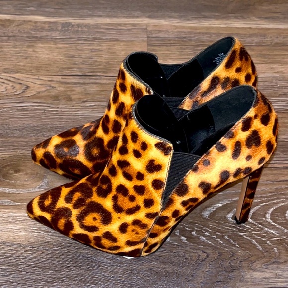 NINE WEST Leandra Calf Hair Leopard Stiletto Heels Booties Sz 6M EUC - Picture 3 of 9